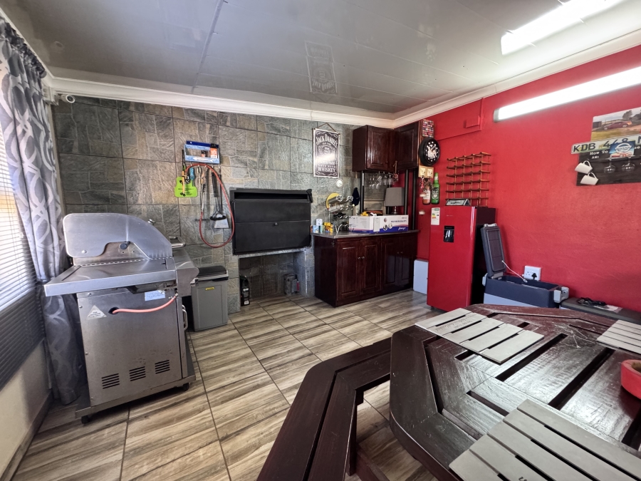 8 Bedroom Property for Sale in Meiringspark North West